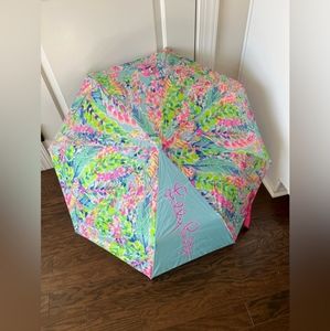 Beautiful HTF "Catch The Wave" Lilly Pulitzer Travel Umbrella